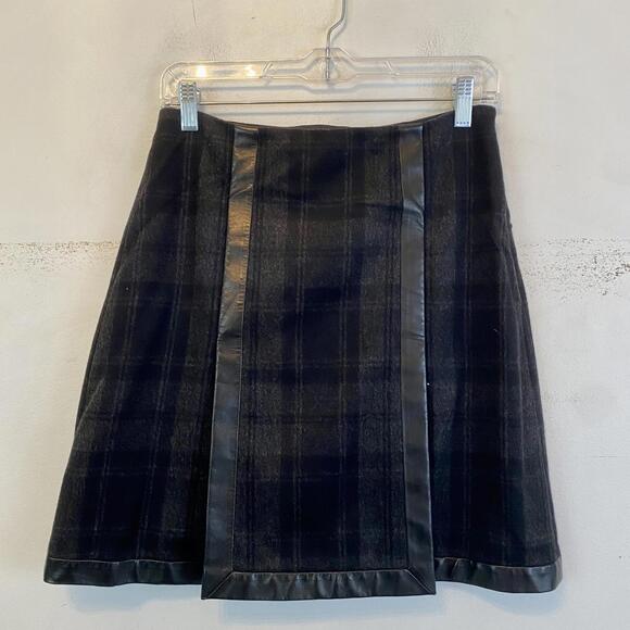 Ralph Lauren Black Label Dresses & Skirts - RALPH LAUREN Black Label gray wool plaid skirt lamb skin trim sz 4